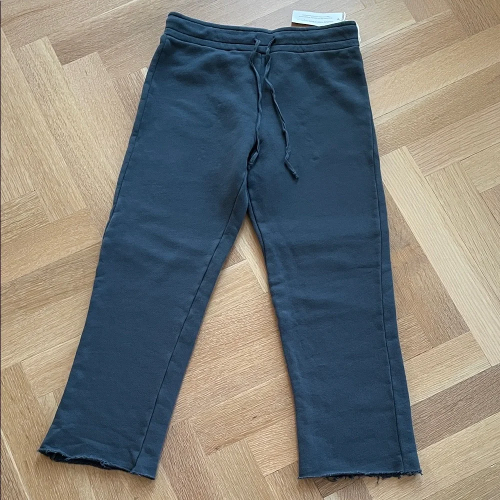 PerfectWhiteTee raw edge fleece sweatpants size medium NWT - Picture 1 of 9